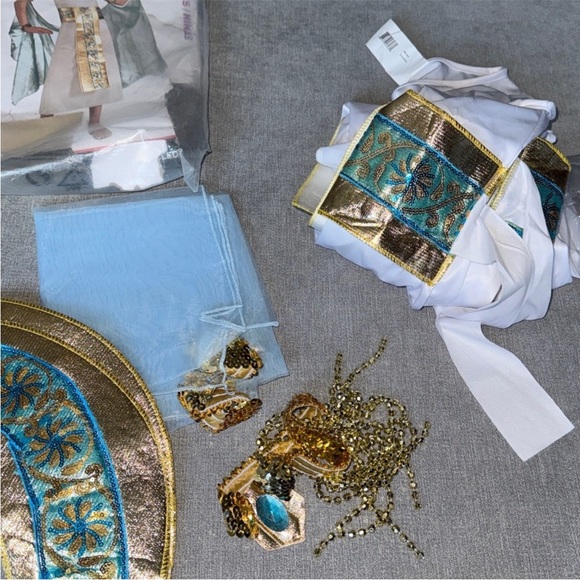 Egyptian Queen Halloween Costume - White and Gold Cleopatra - Size M (7-8) - Picture 4 of 6